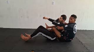 Técnica de JiuJitsu Sem kimono Nogi da Montada transição para as costas e Finalização mma bjj [upl. by Bergin]