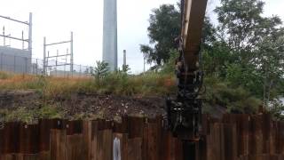 Pulling Sheet Pile pz27 with Movax SP100 [upl. by Ycul693]