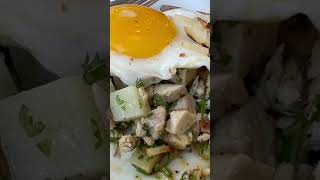 Breakfast Hash and Eggs  Mel’s Diner LA  Food Tour  London’s Best Eats [upl. by River993]