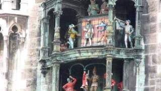 Münchner Rathaus Glockenspiel mit mündlicher Erläuterungen Tonaufnahme [upl. by Ahsilef]