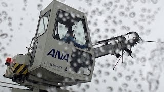 Deicing amp Antiicing Elephant β system Vestergaard Chitose Airport Vanilla Air JW904 A320 [upl. by Onailil]