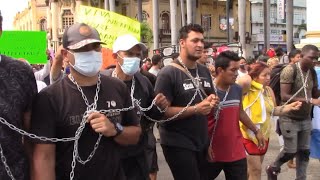 Migrantes en México exigen visados y denuncian persecución de las autoridades [upl. by Davy515]