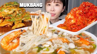 엄청 매운김치 담가서 물총 새우 가득넣고🦐 시원한 칼제비 해물파전 먹방❤️ Spicy Kimchi Seafood noodles Sujebi Pajeon Mukbang [upl. by Bonner]