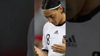 Kemarahan Mesut Ozil shortvidiofootballberitabola [upl. by Brom]