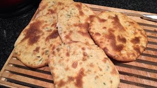 Naan knoflookbrood Recept uit noord India [upl. by Aicac139]