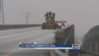 Freezing rain accumulates on bridge over Tombigbee in Clarke County [upl. by Morty]