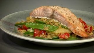 Oosterse roerbakgroenten met zalm  recept [upl. by Flavian693]