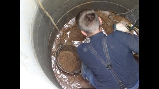 Ruční kopání studny  hand digging a well [upl. by Lenad714]