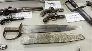 Natchez Bowie Knife amp Collectibles Show The booth of Stuart Hederman of Oxford Mississippi [upl. by Beitnes]