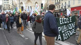 Marseille des enseignants en grève pour lancer quotun avertissementquot à leur ministre  AFP Images [upl. by Lechar]