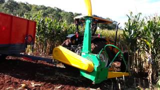 VALTRA A 750 NA SILAGEM SOBRANDO MOTOR [upl. by Nesnah306]