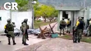 Se enfrentan en Aguililla con Ejército [upl. by Karilynn675]