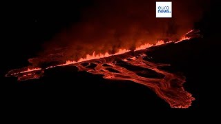 Islanda spettacolo di fuoco dormiva da 800 anni il vulcano continua a eruttare [upl. by Nairim937]