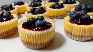 Mini cheesecakes avec de la confiture de myrtilles et framboises [upl. by Naujej]