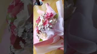 How I wrap these pink and white paper roses bouquet paperroses bouquetwrapping bouquet et [upl. by Annayoj]