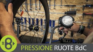 Come calcolare la pressione delle gomme per bici da corsa  Record Bike [upl. by Lewse]