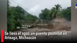 Se lleva el agua un puente peatonal en Arteaga Michoacán [upl. by Alvita]