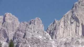 Ferienhäuser und Rosengarten Berge der Dolomiten in Südtirol [upl. by Eilrak138]