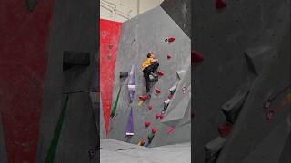 V4⚫️ at Crux Boisbriand boulder boulderclimber rockclimbing climbing climb [upl. by Innaig]