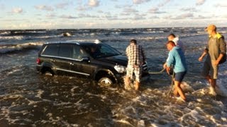 Wyciąganie skuterów Mercedes GL zatopiony w Bałtyku  Przypływ i duży problem cz 1 [upl. by Aoniak390]