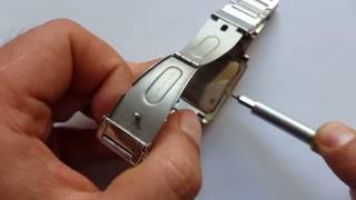 Uhr batterie wechseln ohne Werkzeug Replace Watch battery without tools [upl. by Acisey592]