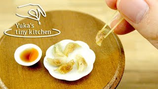 mini food tiny edible Japanese Panfried dumplings 本当に食べられるミニチュア料理焼き餃子 15  Yukas tiny kitchen [upl. by Giffard22]