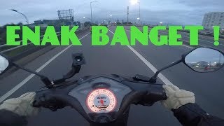 OLI MOBIL DI MOTOR MATIC  MOTOVLOG INDONESIA [upl. by Ilocin879]