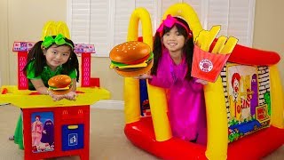 Emma amp Jannie Pretend Play w McDonalds Hamburger Restaurant Food Toys [upl. by Ydurt]