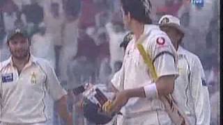 Afridi gets retarded spoils the wicket [upl. by Kissie]