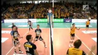 Skra Bełchatów AZS Warszawa Mariusz Wlazły przyjmującym set 2 cz 2 [upl. by Baxie]