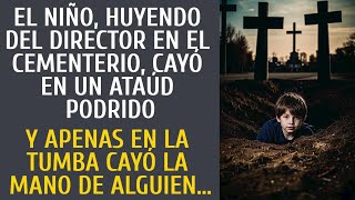 El niño huyendo del director en el cementerio cayó en un ataúd podrido… Y apenas en la tumba cayó… [upl. by Aitital]