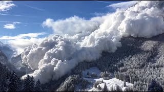 Une impressionnante avalanche déferle sur Vinadi en Suisse [upl. by Amuh554]