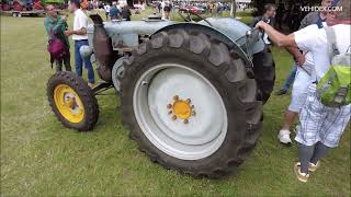 Cédric présente son tracteur de marque Landini de 1957 à la Traversée de Paris estivale 2023 [upl. by Aihsas]