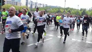 Berlin Firmenlauf 24 04 2024 Rennen viele Teilnehmer [upl. by Yesdnik416]