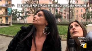 Le famiglie per strada in attesa di una casa popolare [upl. by Zile]