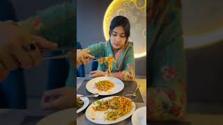 কাঁকড়া আর চাওমিন দিয়ে লাঞ্চ 😋 Dhaka Food Vlog  Lunch Date SilviaShadman [upl. by Asined]