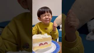 世界一幸せそうにケーキを食べる3歳0ヶ月男の子／The happiest 3yearold boy in the world eating cake [upl. by Dorweiler]