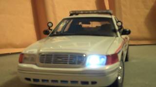 118 Scale Motormax RCMP Police Crown Victoria w Flashing LED Lights and Siren [upl. by Gonroff]