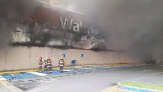 Incendio en Walmart Parques Zapopan Jalisco 28092024 [upl. by Nymrak]