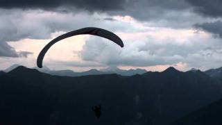 Abendflug der Paragleiter in Gastein [upl. by Catharina]