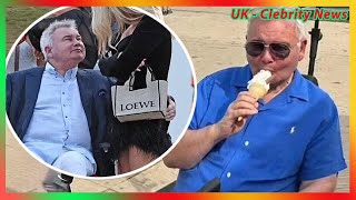 Eamonn Holmes and his new girlfriend leave onlookers blushing after packing on PDA [upl. by Joo]