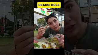 reaksi bule cantik makan pecel ayam pakai tangan food reaksi makananbule streetfood [upl. by Erdnuaed]