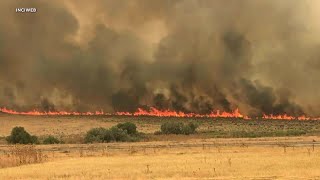 Oregon fire is the largest burning in the US Thunderstorms and high winds are exacerbating it [upl. by Daloris]