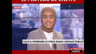 Une femme voilée remet en place le plateau de Cnews [upl. by Oivaf]