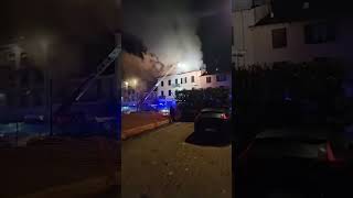 Tradate  In fiamme il tetto di un palazzo di via XXV Aprile  16112024 [upl. by Donell184]