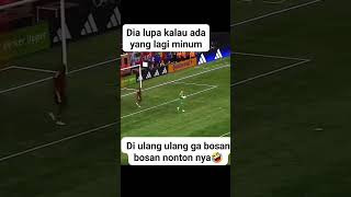 Ketika kiper lupa kalau ada 1 pemain dibelakanya fypyoutube football fypシ゚ soccer [upl. by Nahgiem409]