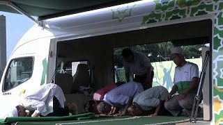 A Jakarta une mosquée mobile pour la prière malgré les bouchons [upl. by Amlus]