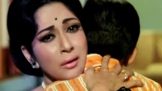 Mala Sinha finds herself unfortunate in front of her child  Sanjog  Emotional Scene 828 [upl. by Trin]