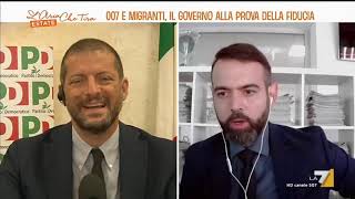 Francesco Borgonovo contro Andrea Romano quotLei non sa leggerequot quotLei e Sgarbi siete dei [upl. by Bohi919]