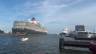 Cruiseschip Rotterdam verwelkomt de Queen Victoria met luid hoorngeschal in Amsterdam [upl. by Vidda987]